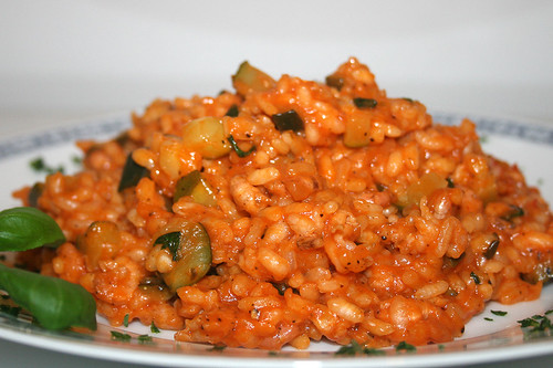 36 - Krabben-Risotto mit Zucchini & Basilikum / Shrimps risotto with zucchini & basil - CloseUp