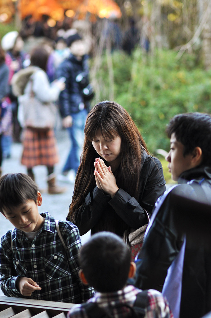 Mom Prays at Tenryuji