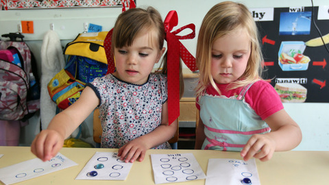 Bella Neville, left, and Grace Cameron of Lakeview Kindergarten count to improve their maths skills. Photo / Doug Sherring