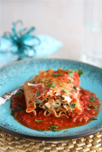 Leftover Turkey (or Chicken) Lasagna Roll Recipe with Sun-Dried Tomatoes & Spinach {Low Fat}