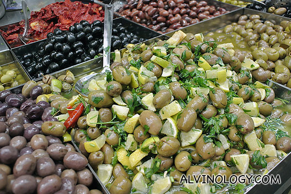 Olives, flavoured differently 