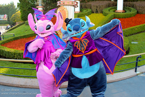 Meeting Halloween Stitch and Angel! :D