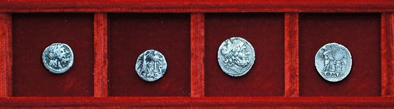 RRC 095 VB Vibo half-victoriatus, RRC 96 incuse-legend victoriatus, Ahala collection, coins of the Roman Republic