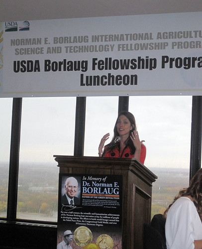 Julie Borlaug, granddaughter of Norman E. Borlaug, tells heartfelt stories about her grandfather to inspire Borlaug fellows to carry his torch for innovation in agriculture during an FAS-sponsored luncheon at the annual Borlaug International Symposium and World Food Prize event. Since 2006, FAS has invited fellows to the event to meet current and former World Food Prize Laureates and to learn about critical agricultural issues facing our world today. (Courtesy Photo)