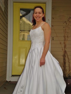 My Wedding Dress Still Fits on my 10th Anniversary!