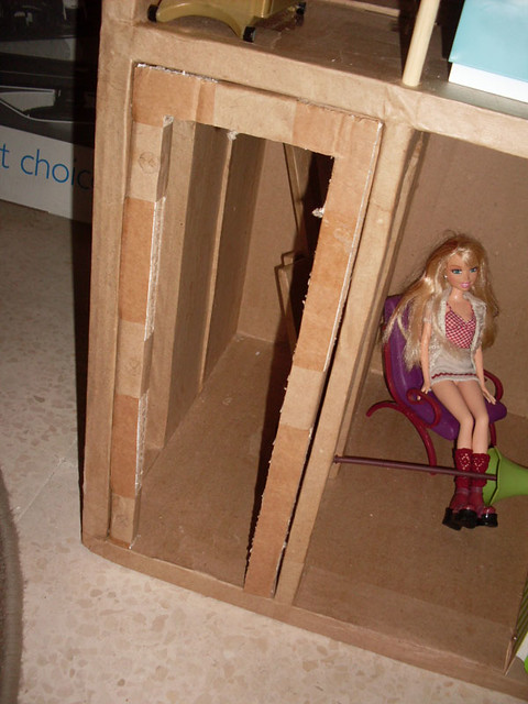 BarbieCardboardDollhouse043