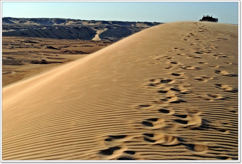 5月：黑白沙漠沙丘