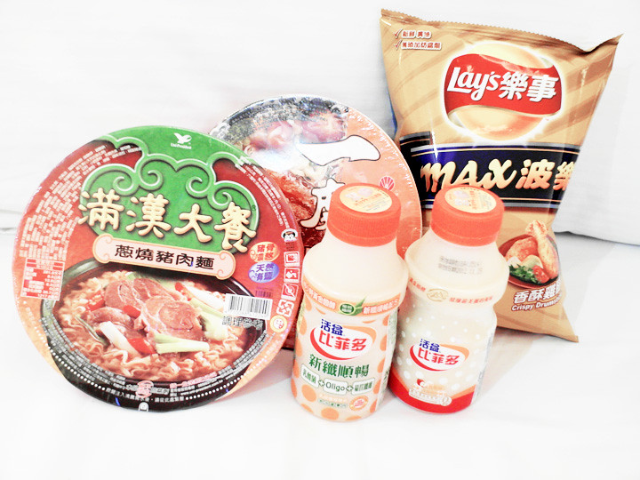 taiwan instant noodles chips yakult drink