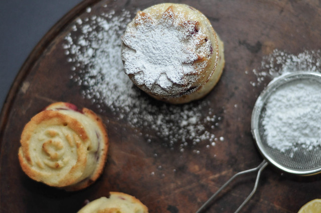 dusted friands