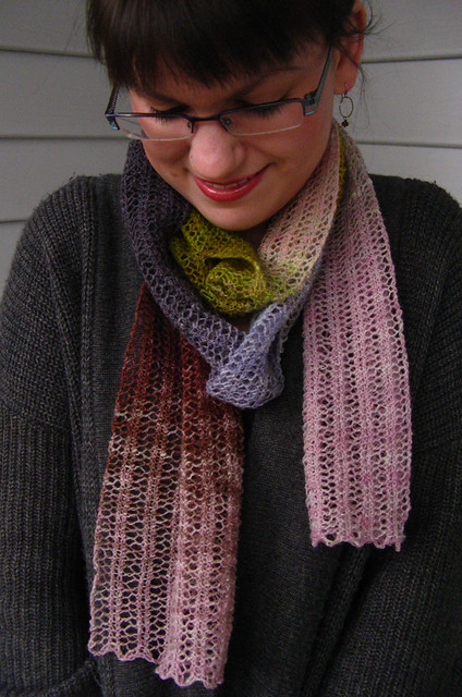 1-row lace scarf out of Freia Handpaints Flux Lace