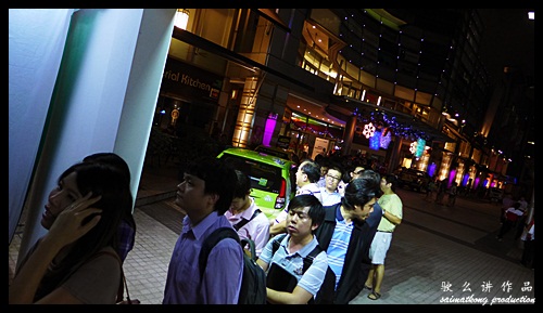 The long queue at Maxis iPhone 5 Launch in Malaysia @ Pikom ICT Mall CapSquare