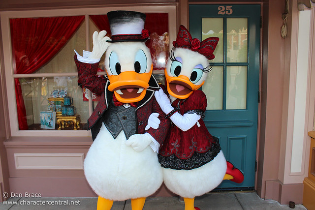 Meeting Halloween Donald and Daisy