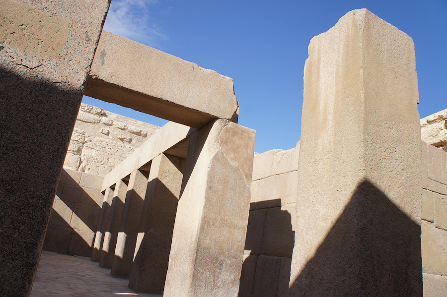 Нижний заупокойный храм Хефрена или "Гранитный" храм. Плато Гиза, Египет
