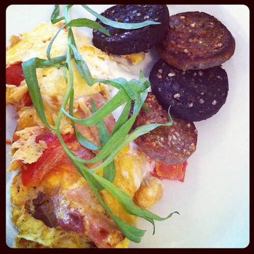 Ardsallagh, ham and tomato omelet with black and white @rosscarberyreci pudding. @fennsquay @caitl #brunch