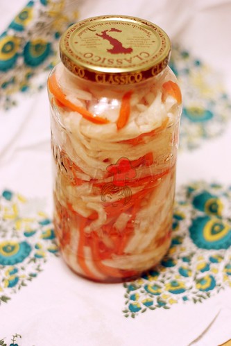 Pickled carrots and daikons 越式醃白蘿蔔 1