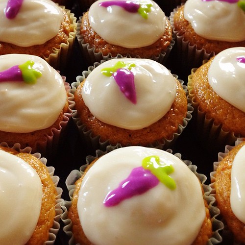 Carrot cake cupcakes via @masterkiller with EXOTIC purple carrot embellishments #WeFancy