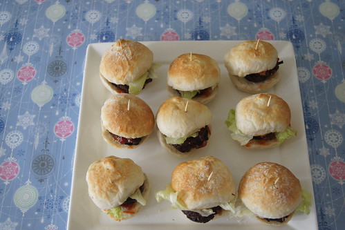 oven baked mini burgers DSC08731