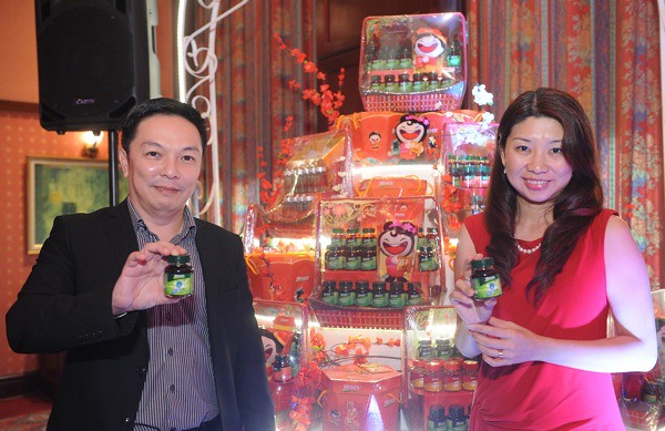 Mr. Koh Joo Siang and Ms. Carmen Liew posing at the Launch of BRAND'S HaHa CNY Campaign