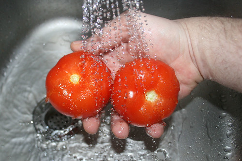 22 - Tomaten waschen / Clean tomatoes