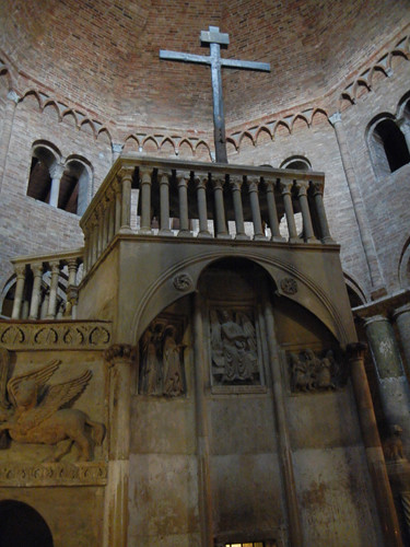 DSCN4858 _ Basilica Santuario Santo Stefano, Bologna, 18 October