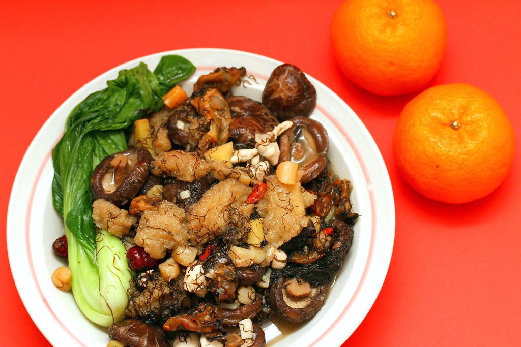 Braised Dried Oysters with Black Moss, Fish Maw and Mushrooms