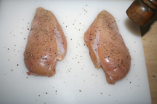 30 - Hähnchenbrust würzen / Taste chicken breast