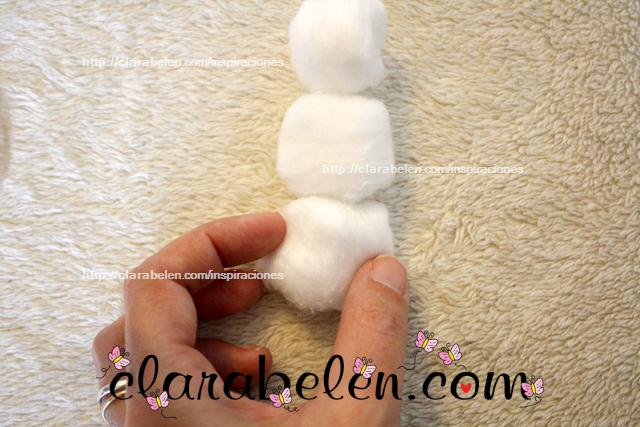 Muñeco de nieve con algodones