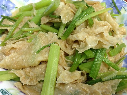 Fried dried bean curd with celery