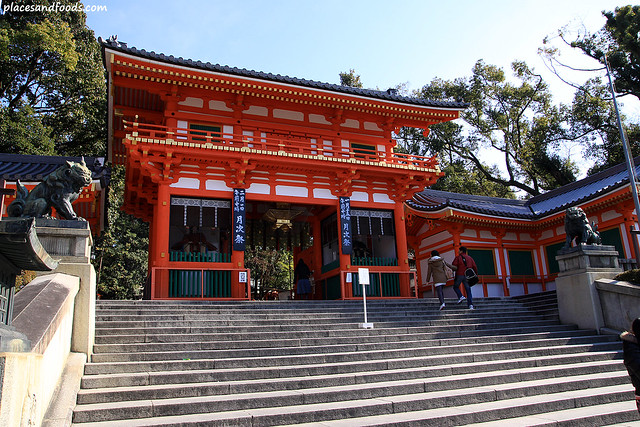yasaka shrine kyoto entrance