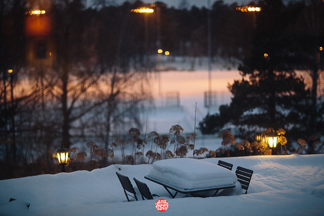 363/365 Table, Chairs And Snow