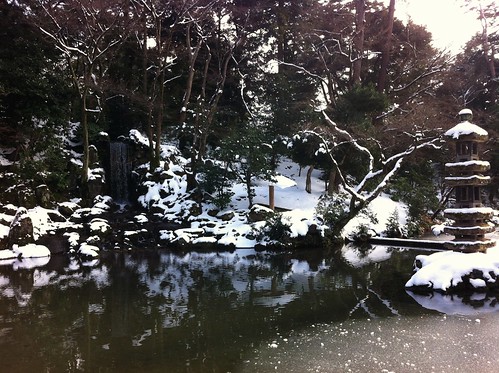 Hisago-Ike pond and the Midori waterfall