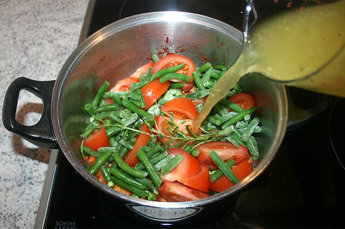 36 - Mit Gemüsebrühe aufgießen / Drain vegetable stew