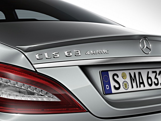 Mercedes-Benz CLS 63 AMG 4MATIC & Modelo S