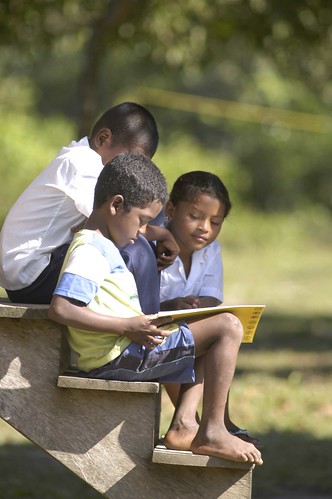 HONDURAS: Children Reading on Step