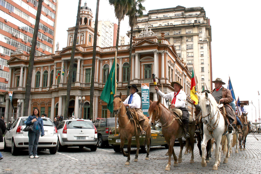 Leite participa de almoço na Fiergs e defende projeto que eleva o ICMS