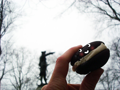 Whoopie pie at statue