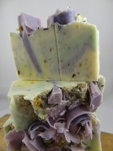 Lavender Chamomile Soap - The Daily Scrub (8)
