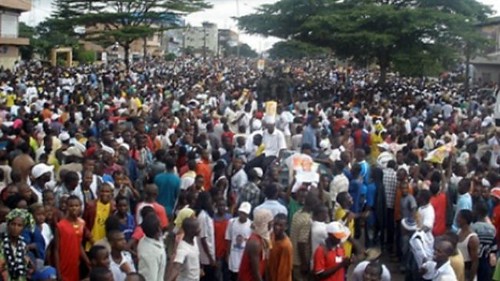 Crowds gather in Guinea-Conakry on February 27, 2013 where clashes took place with police. The country has a history of civil unrest and military intervention since 1984. by Pan-African News Wire File Photos