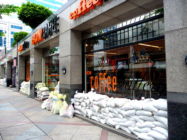 Bangkok Oct 2011 - sandbags for flood