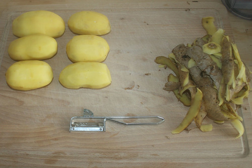 11 - Kartoffeln schälen / Peel potatoes