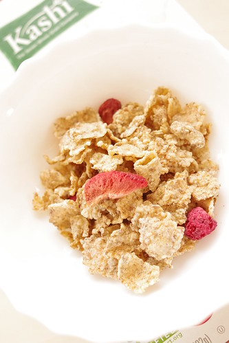 アイハーブ おすすめ　Kashi, Strawberry Fields Cereal