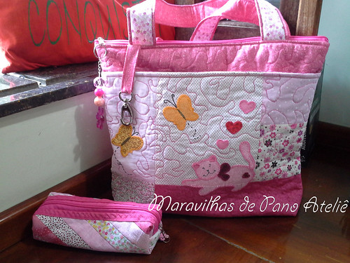Bolsa em patchwork rosa by Maravilhas de Pano Ateliê