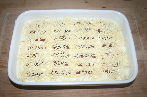 42 - Mit Käse bestreuen / Dredge with cheese