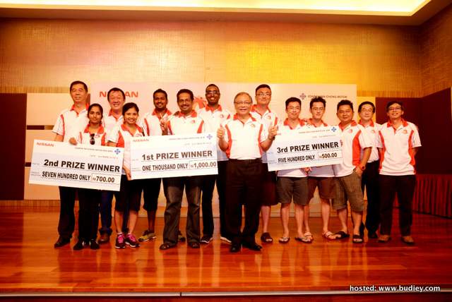Dato' Dr Ang (middle) poses with the happy top three winners