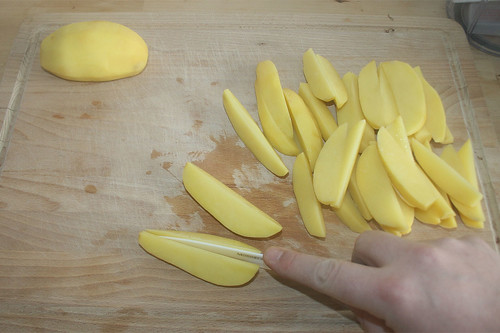 12 - Kartoffeln in Spalten schneiden / Cut potatoes