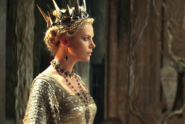 snow-white-and-the-huntsman-movie-image-charlize-theron