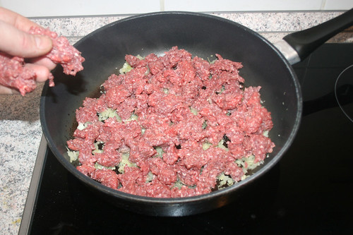 22 - Rinderhack addieren / Add beef ground meat
