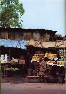 Guide to Lagos 1975 032 Side road market scene in Lagos