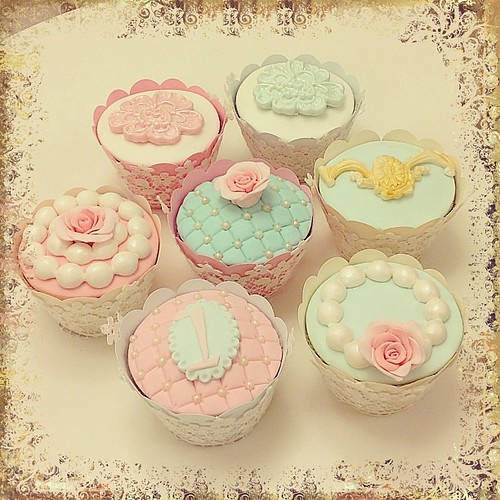 Arkası yarın... ☺ #vintage #vintagecupcake #cakeart #cakecraft #sugarrose #pink #cupcake #lace #pearl #burcinbirdane