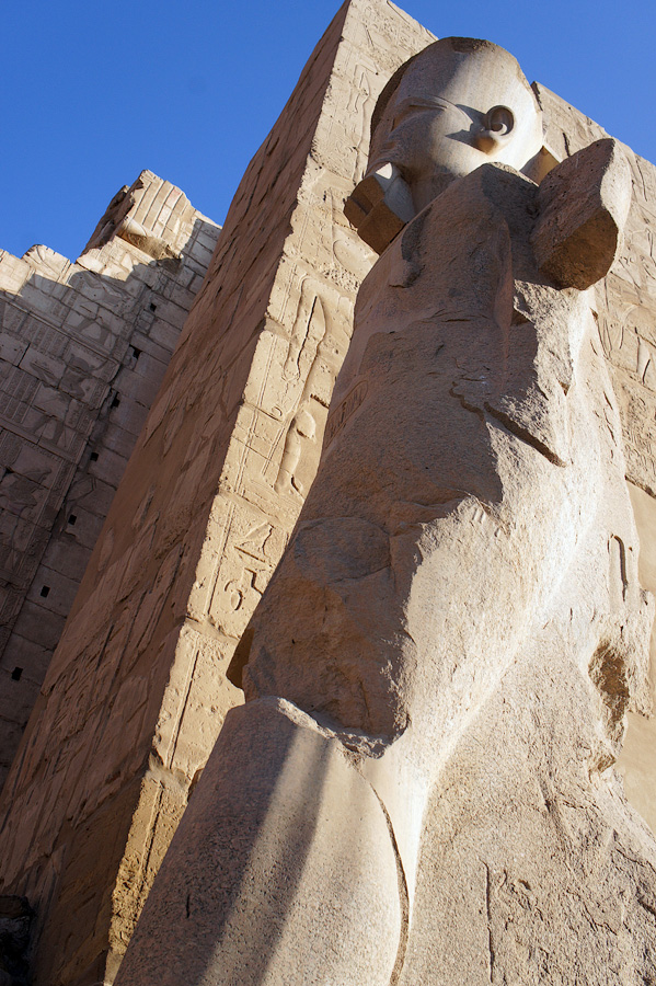 Огромные статуи храм Амона, Карнак, Египет